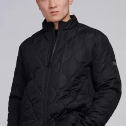 Tussenjassen Barbour International Accelerator Race Quilt Jack Zwart 9 Tussenjassen Barbour International Accelerator Race Quilt Jack Zwart -Broeken&Jeans || Jassen Winkel 70729 4